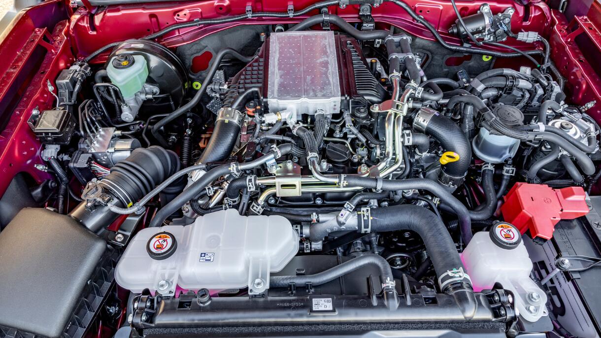 LC70 2.8L 4-cylinder turbo diesel engine
