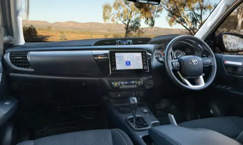 HiLux SR 48V - Interior